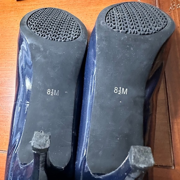 Michael Kors Navy Patent Peek a Boo Heels- sz 8.5 - Picture 4 of 5